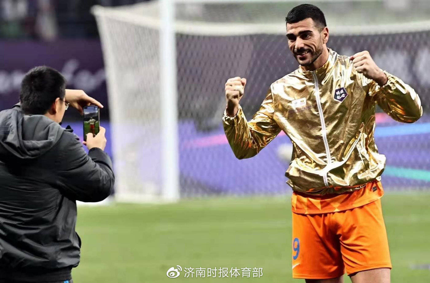 包含Ming与80激战雄鹿分钟集结日深圳男篮备战亚冠，这操作让人直呼：多伦多猛龙集结日强势反弹的词条